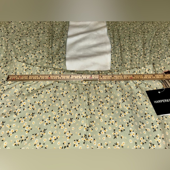 Earthy Green Wide Leg Pants with Organic Pattern - Picture 4 of 6